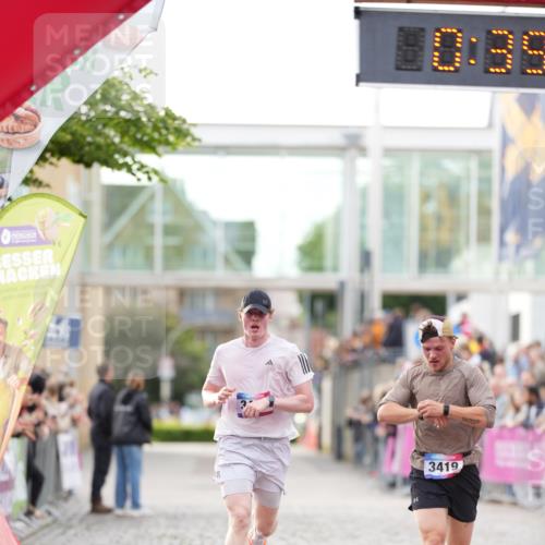 12.06.2026 - Holstenköstenlauf LAZAROV Photography http://msf.ph/oto/9739706 12.06.2026 19:39:30 Laufen 3419, 3437 meine-sportfotos.de