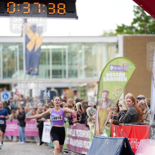 12.06.2026 - Holstenköstenlauf LAZAROV Photography http://msf.ph/oto/9739746 12.06.2026 19:37:37 Laufen 3058, 4816, 4819 meine-sportfotos.de