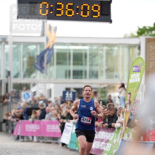 12.06.2026 - Holstenköstenlauf LAZAROV Photography http://msf.ph/oto/9739772 12.06.2026 19:36:08 Laufen 3332, 4714 meine-sportfotos.de