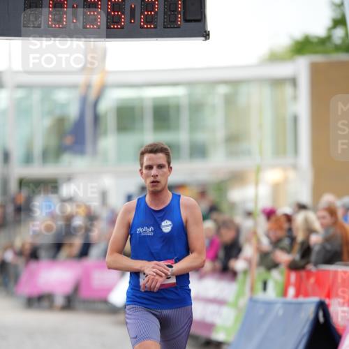 12.06.2026 - Holstenköstenlauf LAZAROV Photography http://msf.ph/oto/9739782 12.06.2026 19:35:21 Laufen 3536, 3633 meine-sportfotos.de