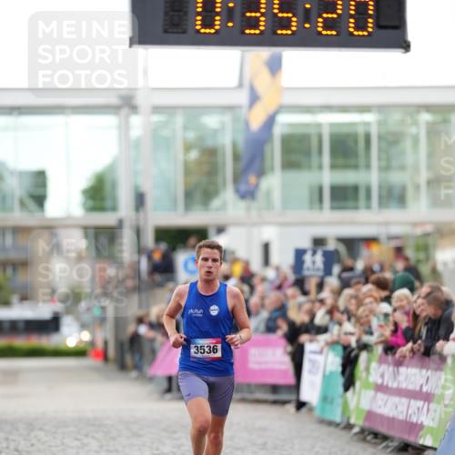12.06.2026 - Holstenköstenlauf LAZAROV Photography http://msf.ph/oto/9739785 12.06.2026 19:35:19 Laufen 3536, 3633 meine-sportfotos.de