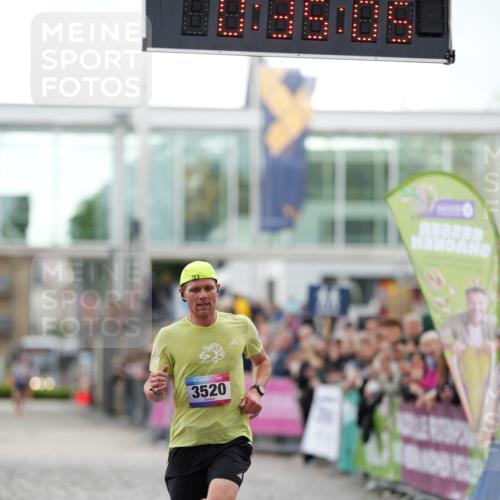 12.06.2026 - Holstenköstenlauf LAZAROV Photography http://msf.ph/oto/9739790 12.06.2026 19:35:04 Laufen 3520 meine-sportfotos.de