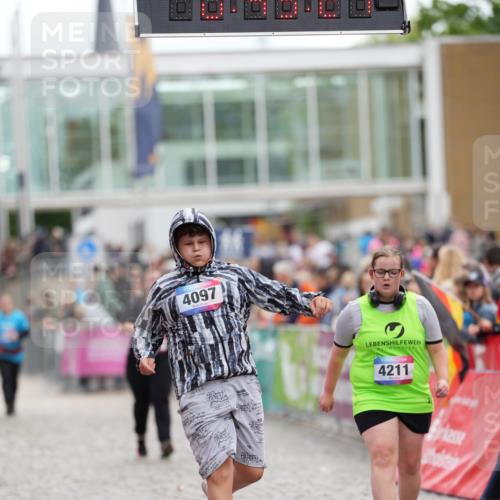 12.06.2026 - Holstenköstenlauf LAZAROV Photography http://msf.ph/oto/9739863 12.06.2026 18:15:19 Laufen 4097, 4211 meine-sportfotos.de