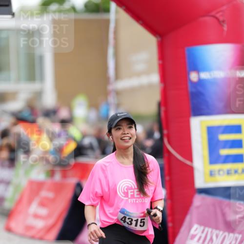 12.06.2026 - Holstenköstenlauf LAZAROV Photography http://msf.ph/oto/9739878 12.06.2026 18:15:04 Laufen 4315, 4330 meine-sportfotos.de