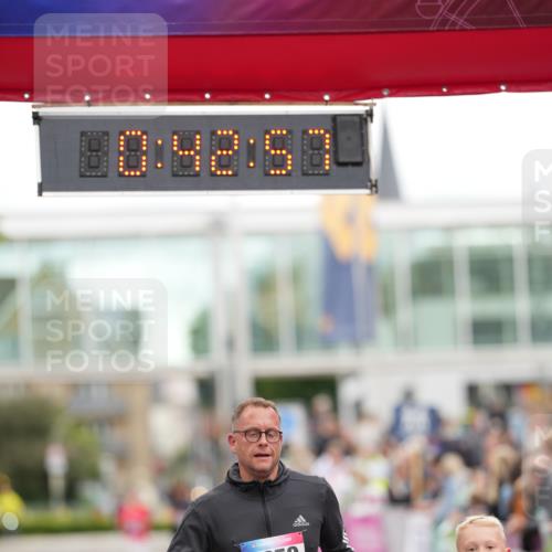 12.06.2026 - Holstenköstenlauf LAZAROV Photography http://msf.ph/oto/9739895 12.06.2026 18:12:55 Laufen 4859, 4861 meine-sportfotos.de