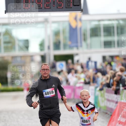 12.06.2026 - Holstenköstenlauf LAZAROV Photography http://msf.ph/oto/9739897 12.06.2026 18:12:55 Laufen 4859, 4861 meine-sportfotos.de