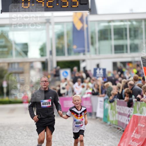 12.06.2026 - Holstenköstenlauf LAZAROV Photography http://msf.ph/oto/9739900 12.06.2026 18:12:53 Laufen 4859, 4861 meine-sportfotos.de
