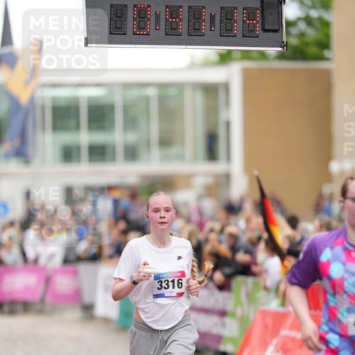 12.06.2026 - Holstenköstenlauf LAZAROV Photography http://msf.ph/oto/9739912 12.06.2026 18:11:12 Laufen 3316, 3765, 4209, 4477 meine-sportfotos.de