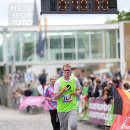 12.06.2026 - Holstenköstenlauf LAZAROV Photography http://msf.ph/oto/9739935 12.06.2026 18:10:28 Laufen 4207, 4472 meine-sportfotos.de