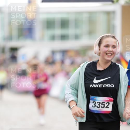 12.06.2026 - Holstenköstenlauf LAZAROV Photography http://msf.ph/oto/9739977 12.06.2026 18:05:18 Laufen 3352, 3353, 4282 meine-sportfotos.de