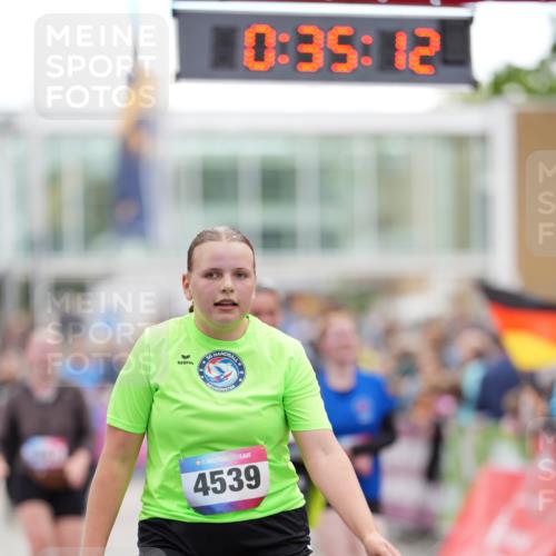 12.06.2026 - Holstenköstenlauf LAZAROV Photography http://msf.ph/oto/9739987 12.06.2026 18:05:10 Laufen 3409, 3616, 3867, 3871, 3872, 3896, 4539 meine-sportfotos.de
