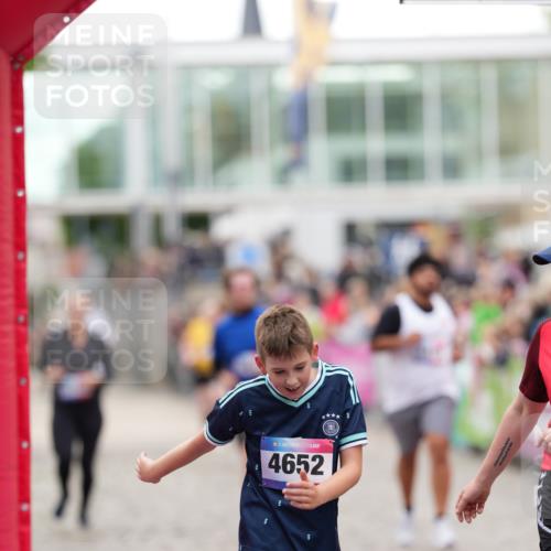 12.06.2026 - Holstenköstenlauf LAZAROV Photography http://msf.ph/oto/9740068 12.06.2026 18:03:38 Laufen 3228, 3641, 3675, 3743, 4349, 4410, 4618, 4619, 4641, 4652, 4653, 4724 meine-sportfotos.de