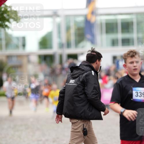 12.06.2026 - Holstenköstenlauf LAZAROV Photography http://msf.ph/oto/9740113 12.06.2026 18:02:50 Laufen 3011, 3399, 4285, 4677 meine-sportfotos.de