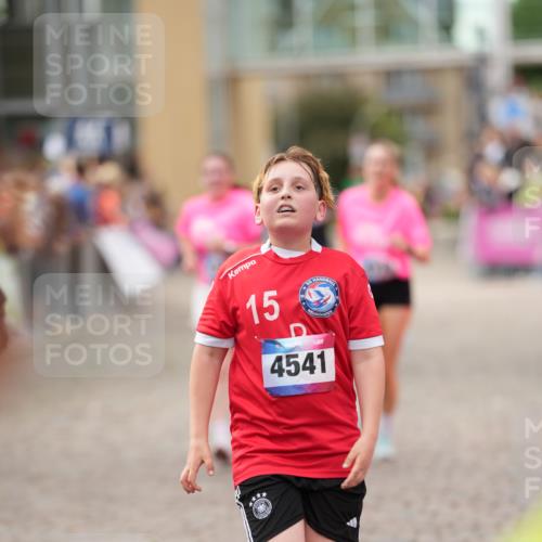 12.06.2026 - Holstenköstenlauf LAZAROV Photography http://msf.ph/oto/9740182 12.06.2026 18:01:39 Laufen 3300, 4034, 4075, 4076, 4321, 4335, 4338, 4339, 4541, 4905, 4906 meine-sportfotos.de