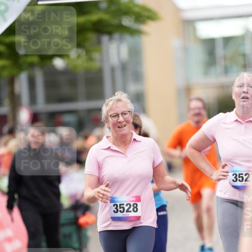 12.06.2026 - Holstenköstenlauf LAZAROV Photography http://msf.ph/oto/9740240 12.06.2026 18:00:39 Laufen 3088, 3197, 3527, 3528, 3741, 3997, 4107, 4229, 4637, 4917 meine-sportfotos.de