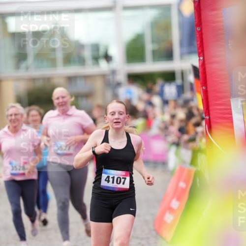 12.06.2026 - Holstenköstenlauf LAZAROV Photography http://msf.ph/oto/9740244 12.06.2026 18:00:37 Laufen 3088, 3197, 3527, 3528, 3741, 3777, 3997, 4107, 4229, 4637, 4917 meine-sportfotos.de