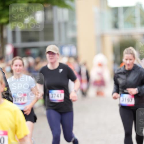 12.06.2026 - Holstenköstenlauf LAZAROV Photography http://msf.ph/oto/9740250 12.06.2026 18:00:32 Laufen 3197, 3741, 3777, 3984, 3997, 4010 meine-sportfotos.de