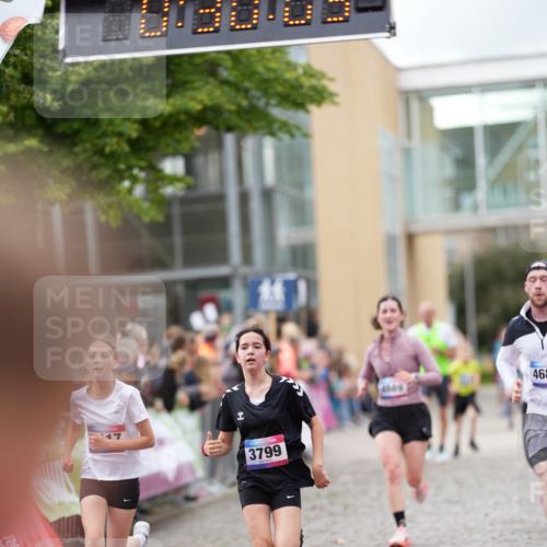 12.06.2026 - Holstenköstenlauf LAZAROV Photography http://msf.ph/oto/9740273 12.06.2026 18:00:03 Laufen 3144, 3145, 3798, 3799, 4117, 4470, 4688, 4689 meine-sportfotos.de