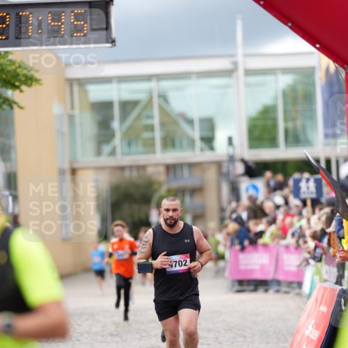 12.06.2026 - Holstenköstenlauf LAZAROV Photography http://msf.ph/oto/9740424 12.06.2026 17:57:43 Laufen 3318, 3664, 3752, 3814, 4503, 4726 meine-sportfotos.de