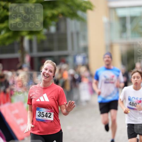12.06.2026 - Holstenköstenlauf LAZAROV Photography http://msf.ph/oto/9740459 12.06.2026 17:57:12 Laufen 3032, 3542, 3643, 3927, 4783, 4803 meine-sportfotos.de