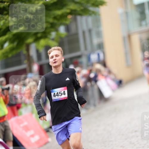 12.06.2026 - Holstenköstenlauf LAZAROV Photography http://msf.ph/oto/9740526 12.06.2026 17:56:07 Laufen 4008, 4454 meine-sportfotos.de