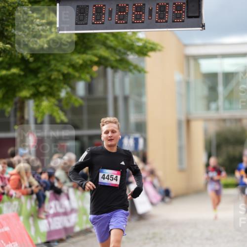 12.06.2026 - Holstenköstenlauf LAZAROV Photography http://msf.ph/oto/9740527 12.06.2026 17:56:07 Laufen 4008, 4454 meine-sportfotos.de