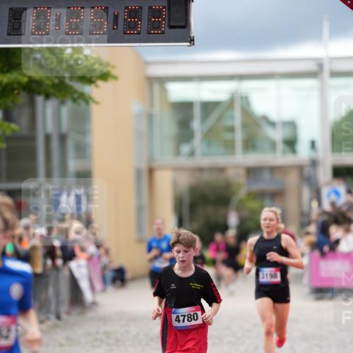 12.06.2026 - Holstenköstenlauf LAZAROV Photography http://msf.ph/oto/9740549 12.06.2026 17:55:51 Laufen 3013, 3198, 3662, 3964, 4780 meine-sportfotos.de