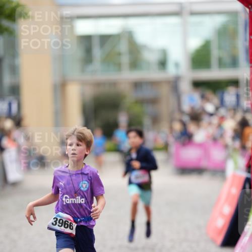 12.06.2026 - Holstenköstenlauf LAZAROV Photography http://msf.ph/oto/9740595 12.06.2026 17:54:56 Laufen 3847, 3966 meine-sportfotos.de