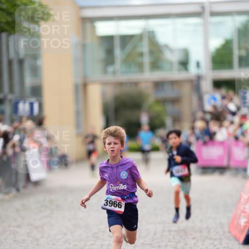 12.06.2026 - Holstenköstenlauf LAZAROV Photography http://msf.ph/oto/9740596 12.06.2026 17:54:56 Laufen 3847, 3966 meine-sportfotos.de