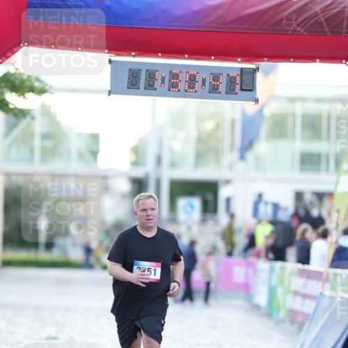 12.06.2026 - Holstenköstenlauf LAZAROV Photography http://msf.ph/oto/9740884 12.06.2026 20:30:45 Laufen 2751, 3751 meine-sportfotos.de