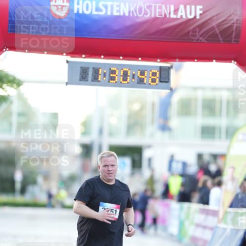 12.06.2026 - Holstenköstenlauf LAZAROV Photography http://msf.ph/oto/9740885 12.06.2026 20:30:46 Laufen 30, 48, 251, 3751 meine-sportfotos.de