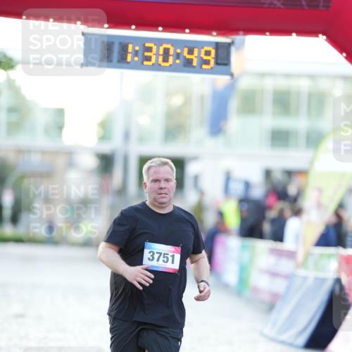 12.06.2026 - Holstenköstenlauf LAZAROV Photography http://msf.ph/oto/9740887 12.06.2026 20:30:47 Laufen 30, 49, 3751, 3751 meine-sportfotos.de