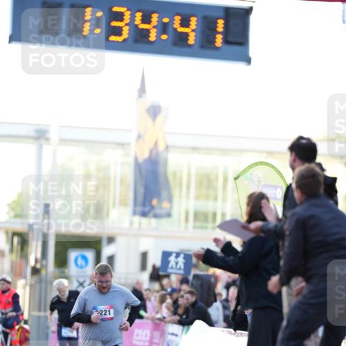 12.06.2026 - Holstenköstenlauf LAZAROV Photography http://msf.ph/oto/9740909 12.06.2026 20:34:39 Laufen 1, 34, 41, 2221, 3 meine-sportfotos.de