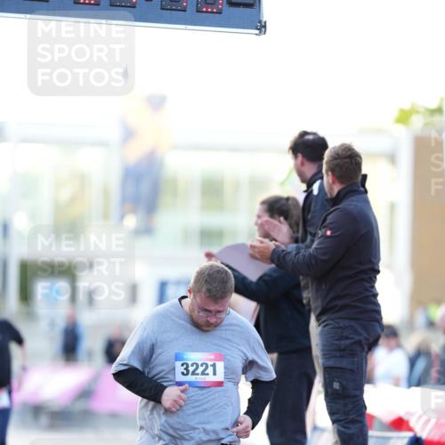 12.06.2026 - Holstenköstenlauf LAZAROV Photography http://msf.ph/oto/9740919 12.06.2026 20:34:43 Laufen 211, 3221, 3, 3221 meine-sportfotos.de