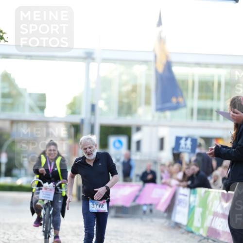 12.06.2026 - Holstenköstenlauf LAZAROV Photography http://msf.ph/oto/9740921 12.06.2026 20:34:46 Laufen 3772, 31, 3221, 3772 meine-sportfotos.de