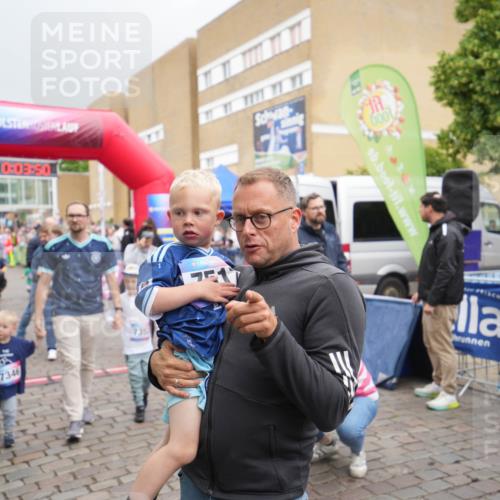 12.06.2026 - Holstenköstenlauf LAZAROV Photography http://msf.ph/oto/9740965 12.06.2026 15:03:51 Laufen 0, 03, 50, 7346, 735, 751, 000 meine-sportfotos.de