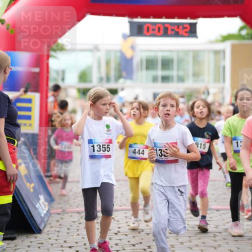 12.06.2026 - Holstenköstenlauf LAZAROV Photography http://msf.ph/oto/9741770 12.06.2026 16:07:43 Laufen 1355, 0, 07, 42, 444, 13, 915, 13, 36, 1392, 153, 195, 345, 414, 441, 444, 546, 547, 553, 814, 815, 821, 1128, 1221, 1241, 1248, 1334, 1335, 1336, 1356, 1407, 1408, 1411 meine-sportfotos.de