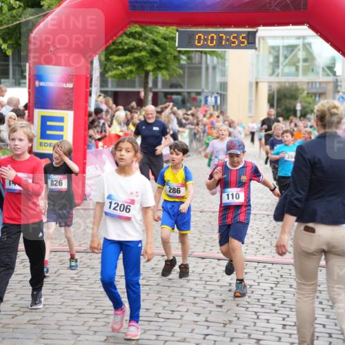12.06.2026 - Holstenköstenlauf LAZAROV Photography http://msf.ph/oto/9742274 12.06.2026 16:22:52 Laufen 826, 1206, 0, 07, 55, 286, 110, 284, 61, 110, 284, 285, 286, 288, 297, 305, 385, 481, 589, 693, 695, 703, 826, 844, 845, 1028, 1100, 1113, 1185, 1220 meine-sportfotos.de