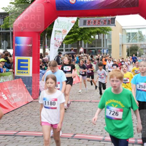 12.06.2026 - Holstenköstenlauf LAZAROV Photography http://msf.ph/oto/9742674 12.06.2026 16:36:59 Laufen 121, 8, 1180, 501, 174, 377, 276, 255, 499, 258, 726, 75, 174, 255, 274, 276, 281, 377, 499, 501, 504, 874, 1037, 1038, 1284, 1292, 1295, 1396 meine-sportfotos.de