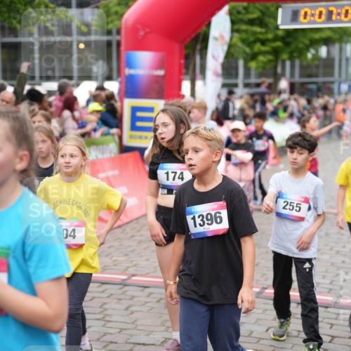 12.06.2026 - Holstenköstenlauf LAZAROV Photography http://msf.ph/oto/9742679 12.06.2026 16:37:03 Laufen 04, 174, 0, 07, 01, 1396, 255, 501, 274, 276, 281, 377, 501, 882, 1037, 1038, 1093, 1160, 1169, 1284, 1292, 1295, 1396, 1559 meine-sportfotos.de