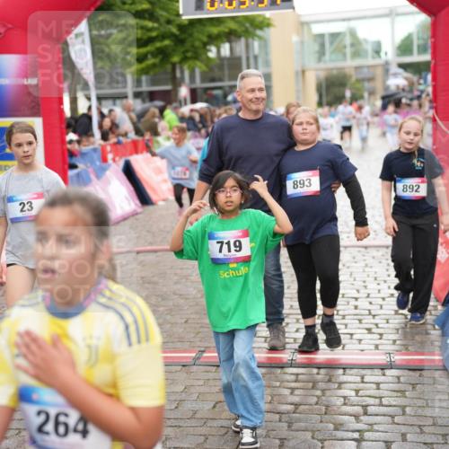 12.06.2026 - Holstenköstenlauf LAZAROV Photography http://msf.ph/oto/9742897 12.06.2026 16:39:33 Laufen 23, 264, 1476, 719, 893, 892, 253, 278, 619, 892, 1078, 1095 meine-sportfotos.de