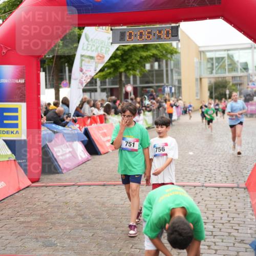 12.06.2026 - Holstenköstenlauf LAZAROV Photography http://msf.ph/oto/9743117 12.06.2026 16:51:38 Laufen 751, 756, 43, 146, 241, 243, 655, 742, 750, 751, 756, 917 meine-sportfotos.de
