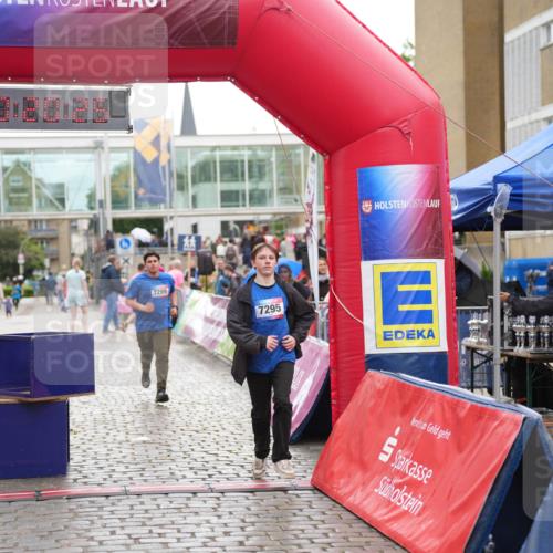 12.06.2026 - Holstenköstenlauf LAZAROV Photography http://msf.ph/oto/9743352 12.06.2026 17:05:24 Laufen 7299, 7295, 5 meine-sportfotos.de