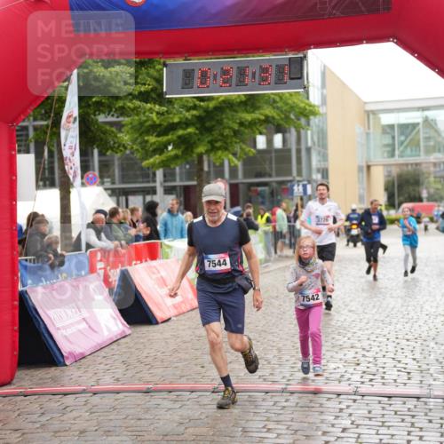 12.06.2026 - Holstenköstenlauf LAZAROV Photography http://msf.ph/oto/9743419 12.06.2026 17:06:30 Laufen 7544, 3726, 7542 meine-sportfotos.de