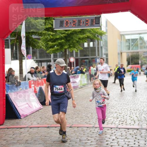 12.06.2026 - Holstenköstenlauf LAZAROV Photography http://msf.ph/oto/9743420 12.06.2026 17:06:30 Laufen 7544, 7542 meine-sportfotos.de