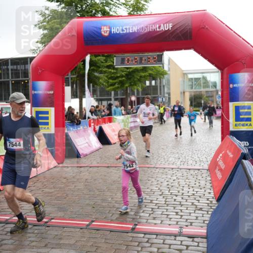 12.06.2026 - Holstenköstenlauf LAZAROV Photography http://msf.ph/oto/9743422 12.06.2026 17:06:31 Laufen 7544, 7542, 3726 meine-sportfotos.de