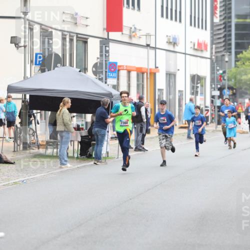 12.06.2026 - Holstenköstenlauf Andreas Tolksdorf http://msf.ph/oto/9743886 12.06.2026 17:06:43 Laufen 7360, 7296, 7319 meine-sportfotos.de