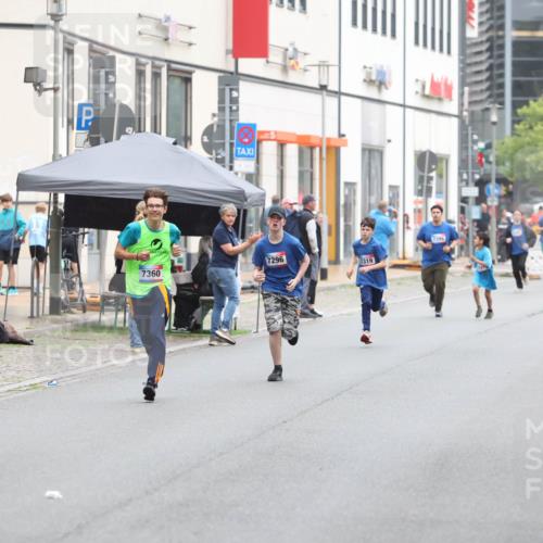 12.06.2026 - Holstenköstenlauf Andreas Tolksdorf http://msf.ph/oto/9743890 12.06.2026 17:06:45 Laufen 7360, 7296, 7319, 7299 meine-sportfotos.de
