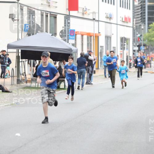 12.06.2026 - Holstenköstenlauf Andreas Tolksdorf http://msf.ph/oto/9743892 12.06.2026 17:06:47 Laufen 7360, 7296, 731, 7299, 7291 meine-sportfotos.de