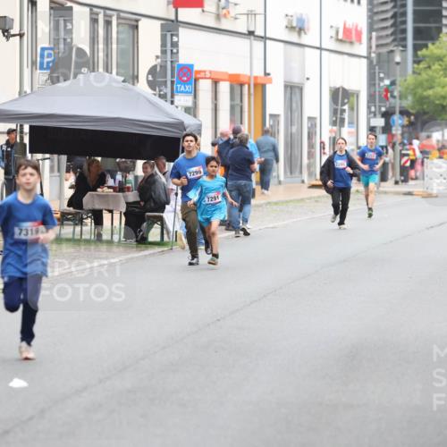 12.06.2026 - Holstenköstenlauf Andreas Tolksdorf http://msf.ph/oto/9743897 12.06.2026 17:06:51 Laufen 7319, 5, 7299, 7291, 7295 meine-sportfotos.de